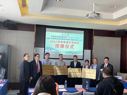 授牌現(xiàn)場_副本.jpg